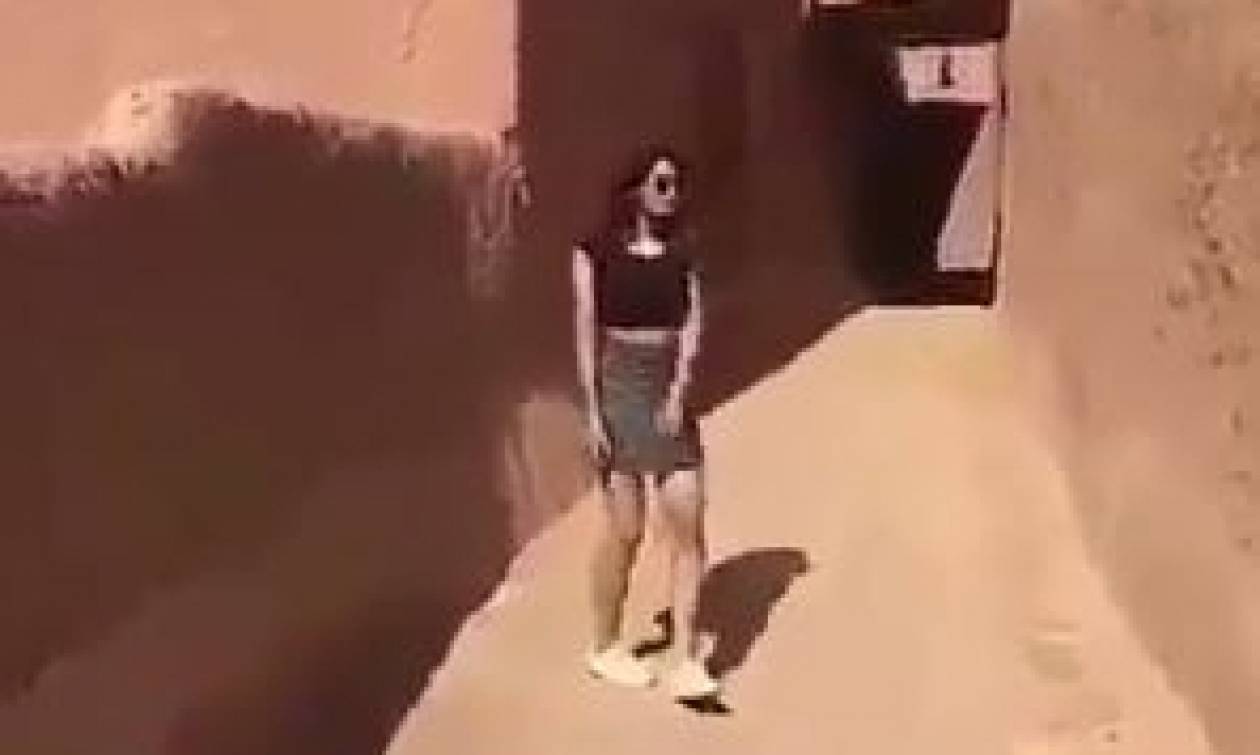 Σ. Αραβία: Αφέθηκε ελεύθερη η κοπέλα που κυκλοφορούσε με μίνι φούστα