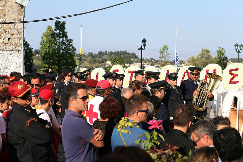 Κέρκυρα: Θρήνος στην κηδεία του αδικοχαμένου Ανθυποπυραγού (pics)
