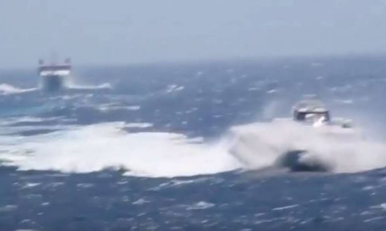 Φολέγανδρος: Βίντεο που «κόβει την ανάσα» - Τεράστια κύματα «καταπίνουν» Sea Jet 2 και Aqua Spirit!