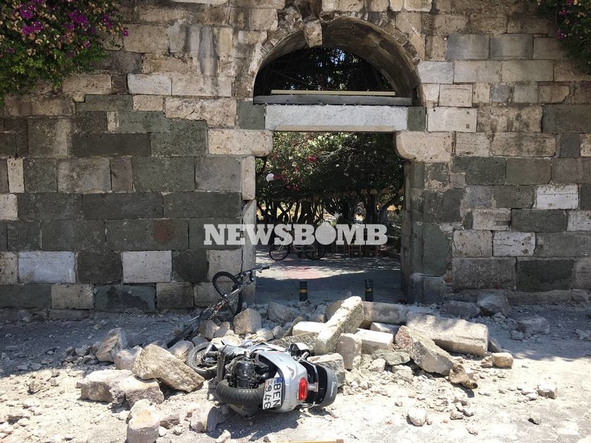 Το Newsbomb.gr στην Κω: Εικόνες «Αποκάλυψης» μετά το φονικό σεισμό των 6,7 Ρίχτερ