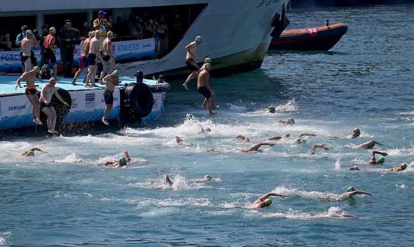 Εντυπωσιακό βίντεο: Πάνω από 2.000 κολυμβητές διασχίζουν τον Βόσπορο 
