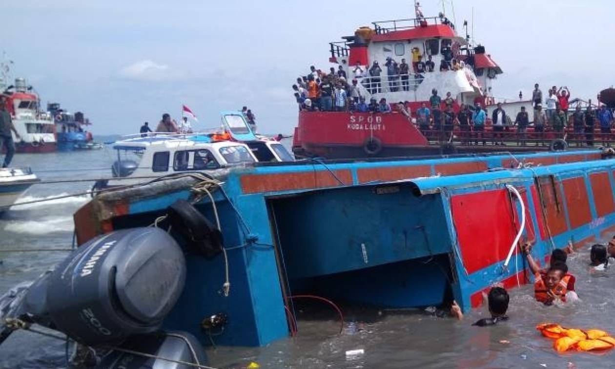Εικόνες φρίκης: Ανείπωτη τραγωδία με τουριστικό πλοίο - Δεκάδες νεκροί