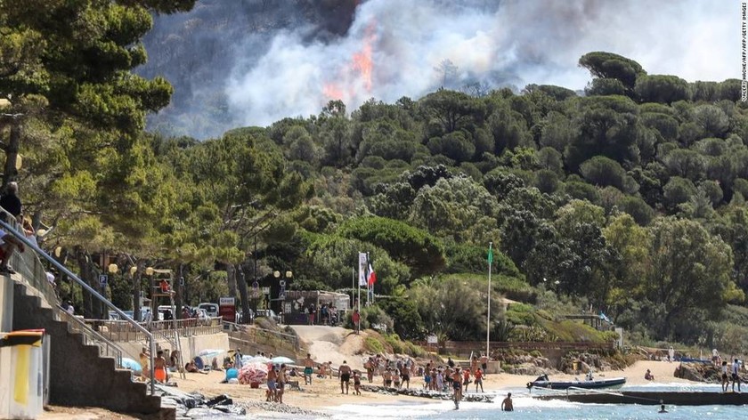 Πύρινος εφιάλτης στη Γαλλία - Συγκλονιστικές φωτογραφίες από τη μεγάλη πυρκαγιά