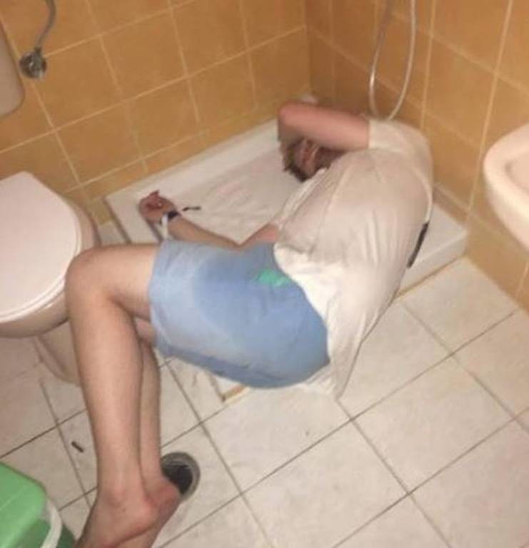 Κάβος: «Τύφλα» στο μεθύσι δεκάδες τουρίστες γίνονται viral  (pics)