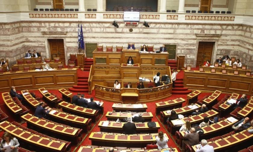 Βουλή - Νομοσχέδιο ΥΠΟΙΚ: «Τσουνάμι» τροπολογιών καταγγέλλει η αντιπολίτευση