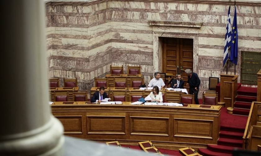 Βουλή – Νομοσχέδιο ΥΠΟΙΚ: Αποχώρησε το ΚΚΕ καταγγέλλοντας «βιομηχανία τροπολογιών»