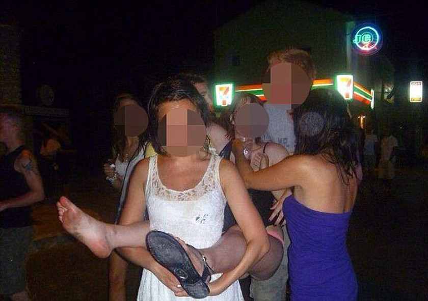 Κάβος: Τα σεξουαλικά όργια με ολόγυμνες και μεθυσμένες τουρίστριες στην Κέρκυρα που έγιναν viral