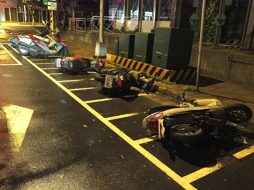 Δεκάδες τραυματίες από το χτύπημα τυφώνα στην Ταϊβάν (Pics)