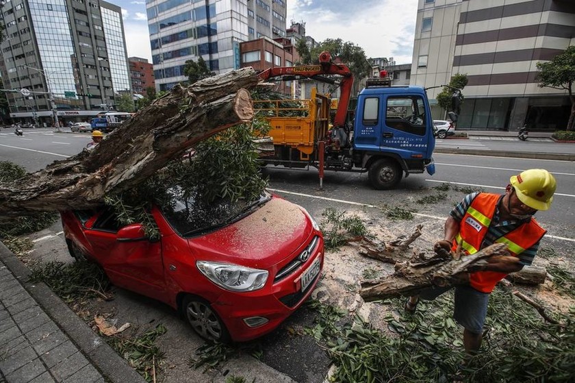 Δεκάδες τραυματίες από το χτύπημα τυφώνα στην Ταϊβάν (Pics)
