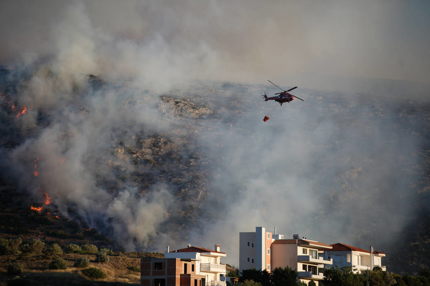 Φωτιά στα Καλύβια: Εικόνες ΣΟΚ - Έτσι έζησαν οι κάτοικοι τον πύρινο εφιάλτη