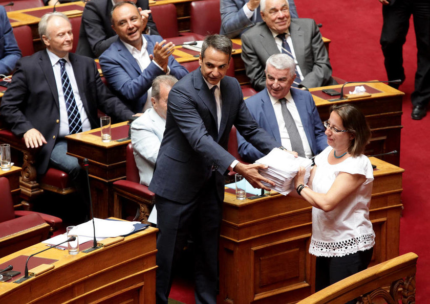Απίστευτο «τρολάρισμα» Μητσοτάκη σε Τσίπρα στη Βουλή (pic)