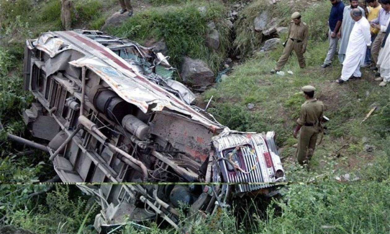 Τραγωδία στη Μαδαγασκάρη: Τουλάχιστον 34 νεκροί από πτώση λεωφορείου σε γκρεμό