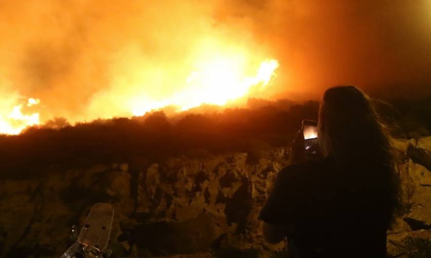 Φωτιά ΤΩΡΑ: Σε πλήρη εξέλιξη η πυρκαγιά στις Σπέτσες