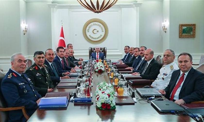 «Ξηλώνονται» οι αρχηγοί των ενόπλων δυνάμεων στην Τουρκία