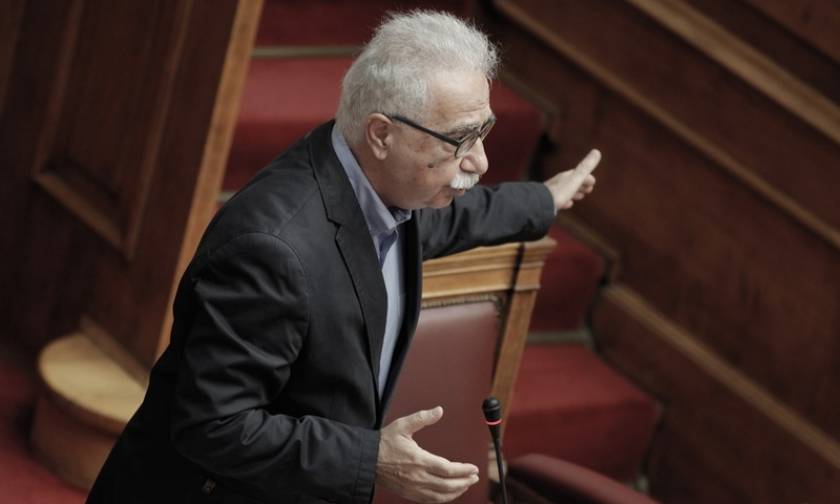 Γαβρόγλου: «Βαθιά αντιδημοκρατικές» οι δηλώσεις που συνδέουν την αριστεία με τη σημαία