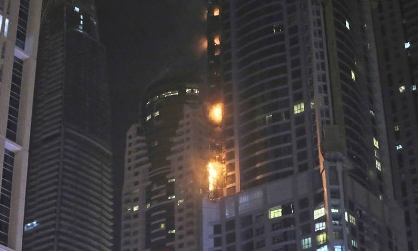 Ντουμπάι: Νέα φωτιά στον ουρανοξύστη Torch Tower - Από θαύμα δεν υπήρξαν τραυματίες (vids)