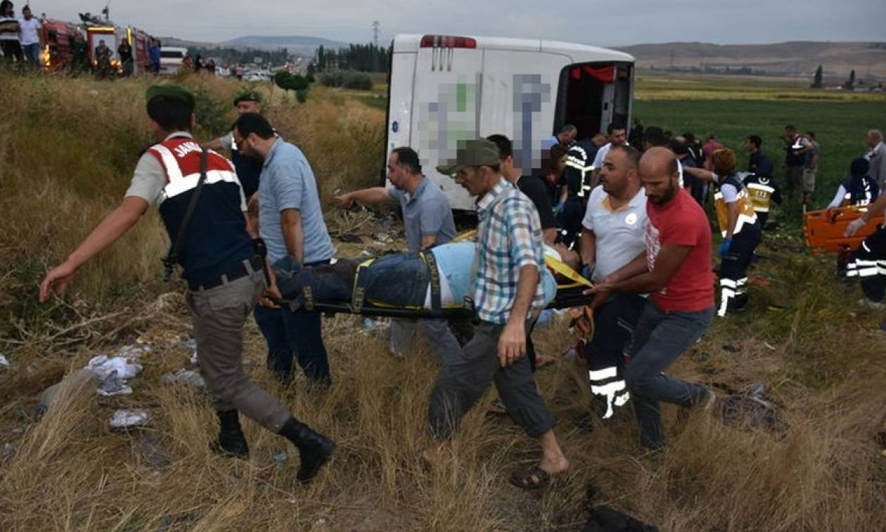 Τραγωδία στην Τουρκία: Τουλάχιστον έξι νεκροί και δεκάδες τραυματίες από ανατροπή λεωφορείου (Vid)
