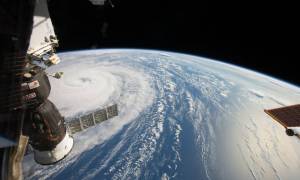 Δείτε από το διάστημα τον τρομακτικό τυφώνα Νόρου καθώς σαρώνει την Ιαπωνία (Vid+Pics)