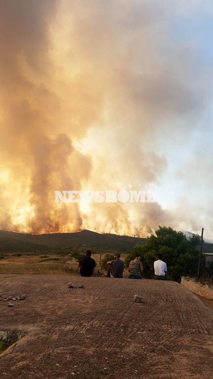 Εκτός ελέγχου η φωτιά στα Κύθηρα - Μια ανάσα από σπίτια οι φλόγες - Εκκενώνονται οικισμοί