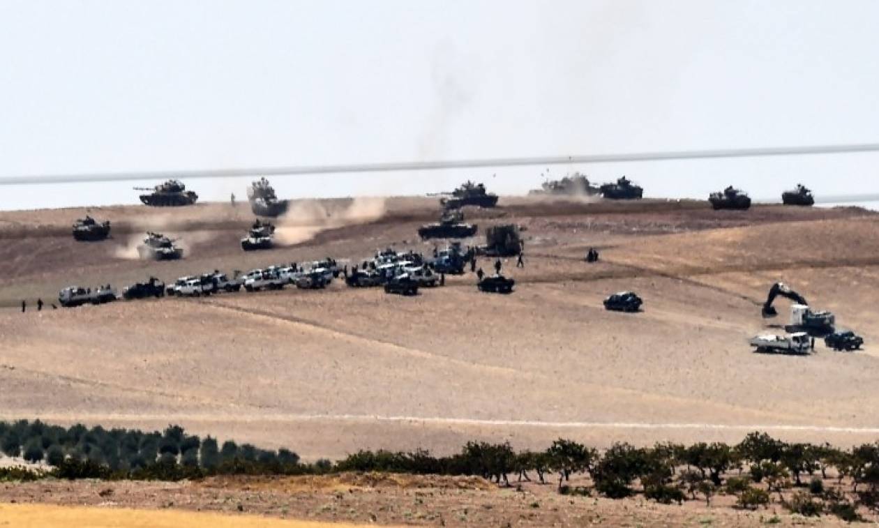 Τουρκικά άρματα μάχης στα σύνορα με τη Συρία