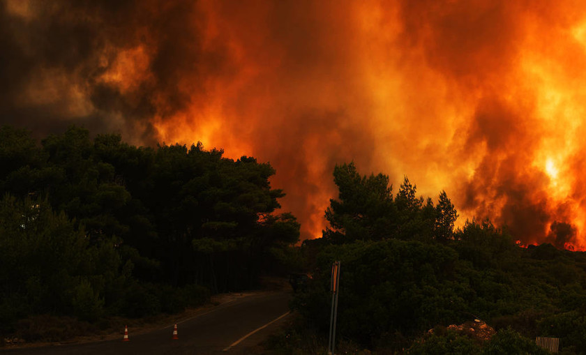 Κύθηρα: Για τρίτη ημέρα συνεχίζεται η μάχη με τις φλόγες – Σε κατάσταση έκτακτης ανάγκης το νησί