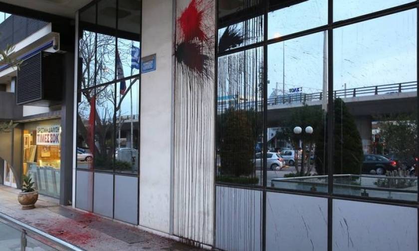 Επίθεση του Ρουβίκωνα με μπογιές στα γραφεία της Siemens