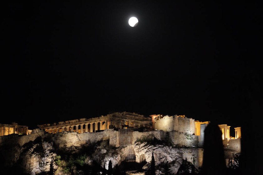Μάτια μου η Ελλάδα την πάει τη φεγγαράδα – Μαγικές εικόνες από την πανσέληνο