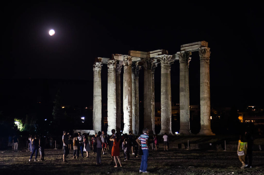 Μάτια μου η Ελλάδα την πάει τη φεγγαράδα – Μαγικές εικόνες από την πανσέληνο