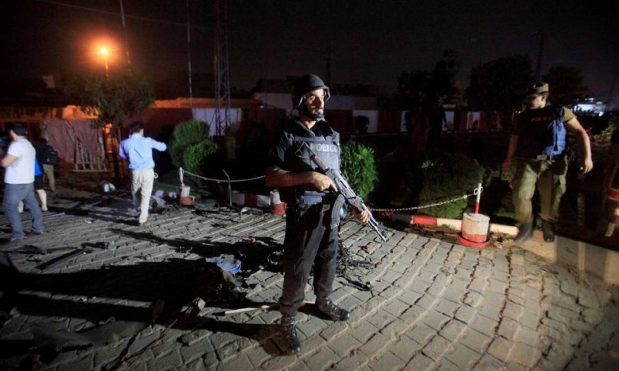 Πακιστάν: Δεκάδες τραυματίες από έκρηξη παγιδευμένου φορτηγού στη Λαχόρη