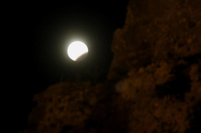 «Φεγγάρι, μάγια μου ‘κανες...»: H αυγουστιάτικη πανσέληνος σε όλο της το μεγαλείο (pics)