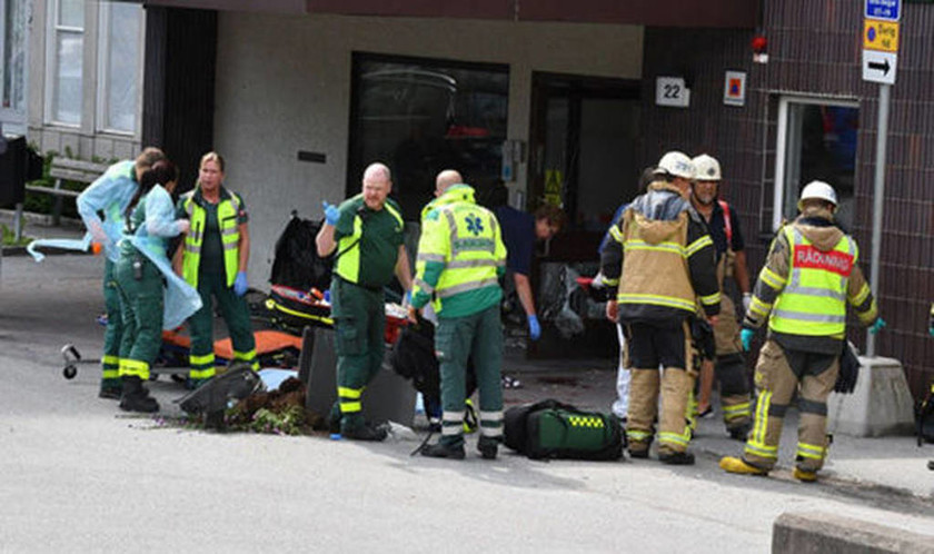 Στοκχόλμη: Αυτοκίνητο έπεσε πάνω σε πεζούς έξω από νοσοκομείο - Τουλάχιστον 4 τραυματίες (pics)