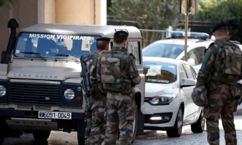 Συνελήφθη ύποπτος για την επίθεση κατά στρατιωτών στο Παρίσι - Τραυματίστηκε από πυρά αστυνομικών