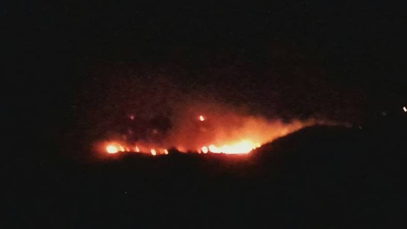 Φωτιά Τώρα: Μαίνεται πυρκαγιά στην Τζια (pics)