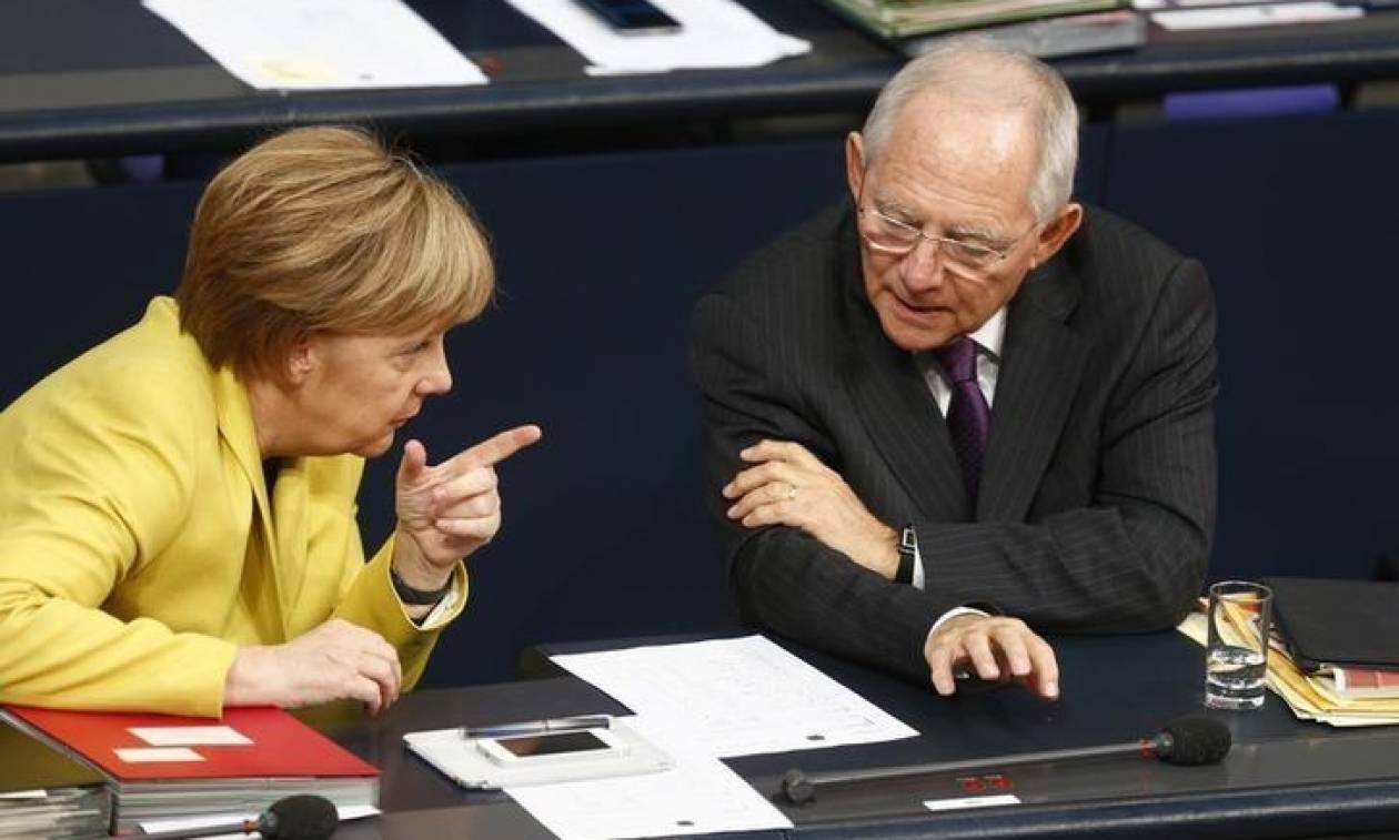 Ο Σόιμπλε δημοφιλέστερος πολιτικός στη Γερμανία - «Βουτιά» για τη Μέρκελ