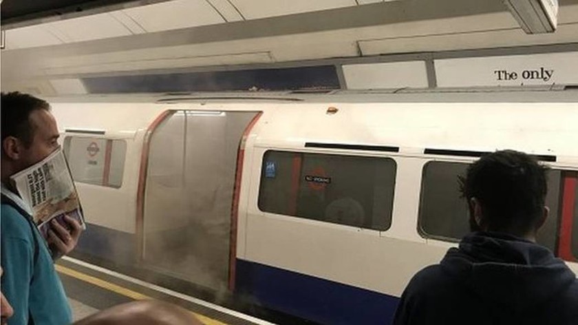 ΕΚΤΑΚΤΟ: «Συναγερμός» στο Λονδίνο μετά από φωτιά σε σταθμό του μετρό (pics)