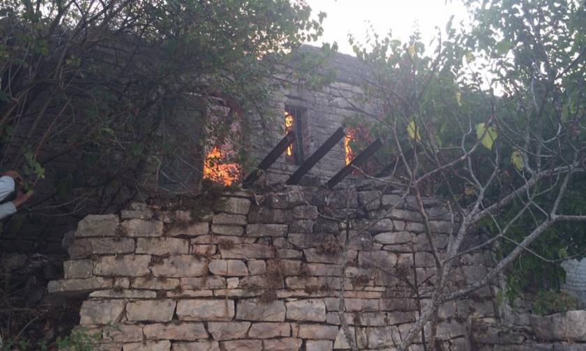 Two Greek Canadairs in battle against blaze in Albania