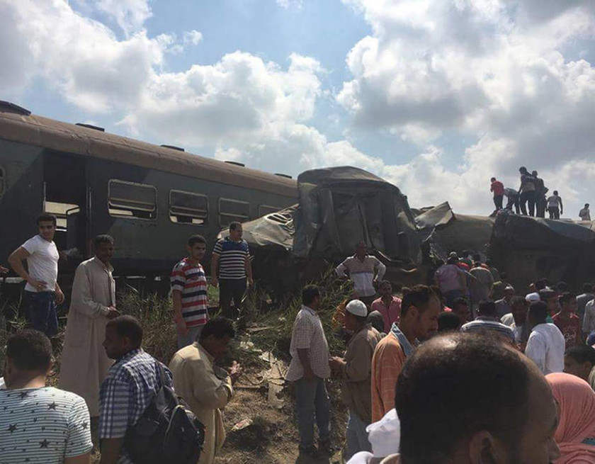 Τραγωδία στην Αίγυπτο: 21 νεκροί και εκατοντάδες τραυματίες από σύγκρουση τρένων (pics)