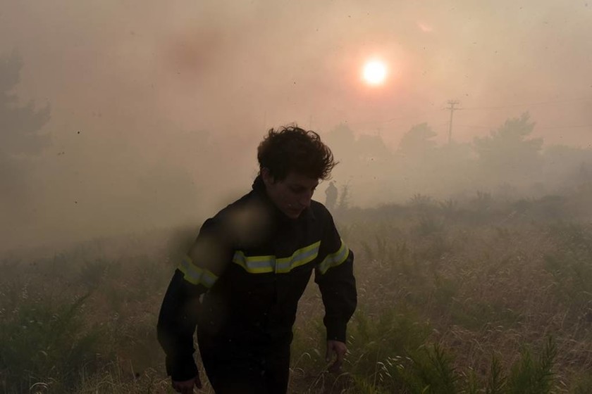 Φωτιά Βαρνάβα Live: Καίγονται τα πάντα - Οι συγκλονιστικές εικόνες που κάνουν το γύρο του κόσμου