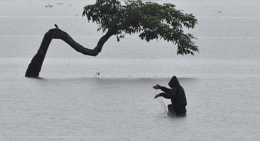 Τουλάχιστον 165 νεκροί από πλημμύρες σε μόλις τρεις ημέρες (Pics)