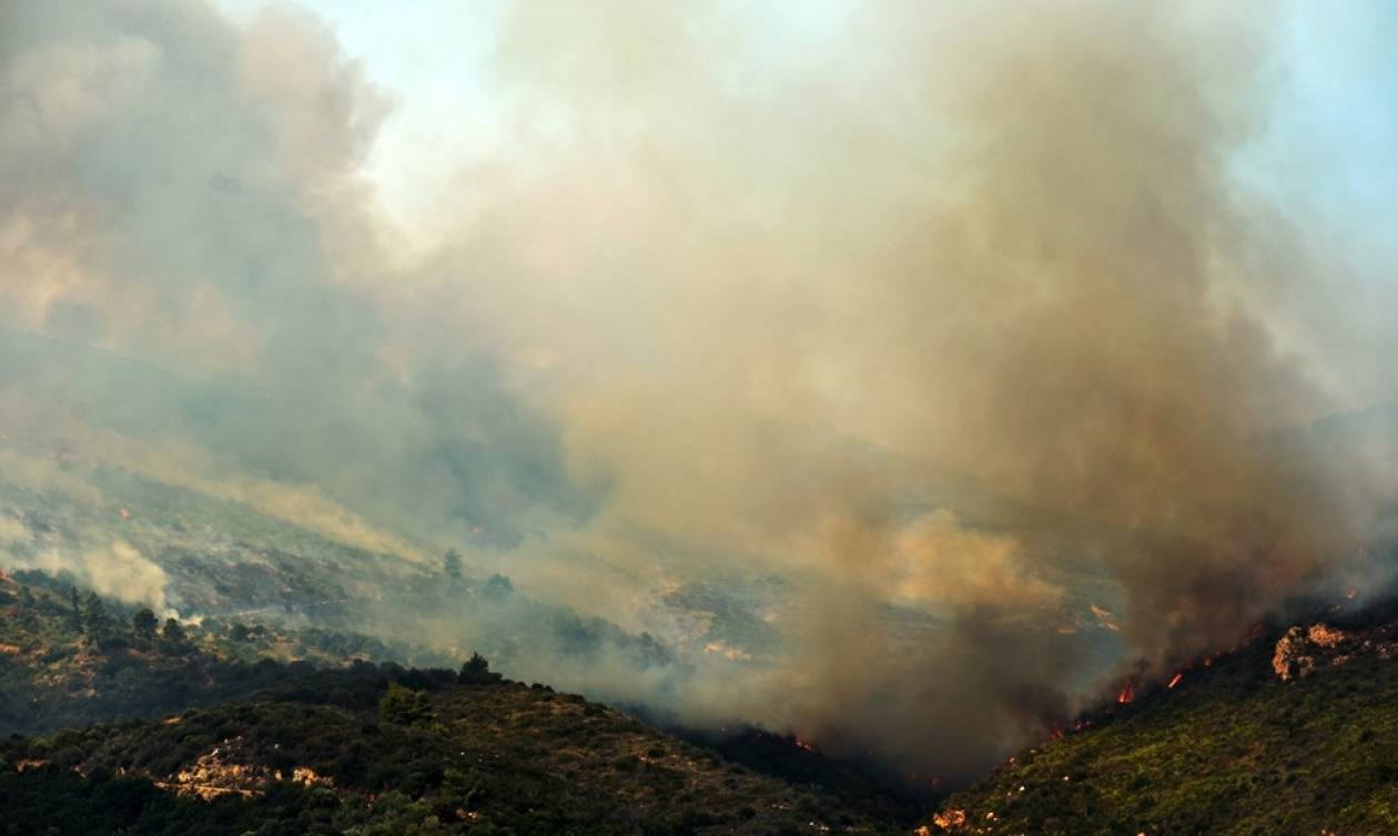 Συγκλονιστική φωτογραφία: Οι καπνοί από τις πυρκαγιές έφτασαν μέχρι την Κρήτη!