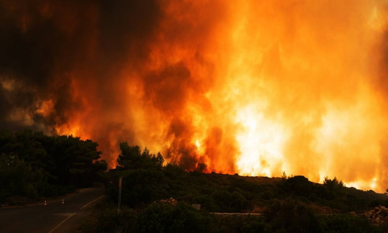 Φωτιά Κάλαμος: Σε Μετόχι και Μικροχώρι τα μεγαλύτερα προβλήματα - Στα σπίτια έφτασαν οι φλόγες