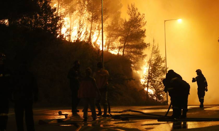 Φωτιά LIVE: Παραδομένη στις φλόγες η Αττική - Ολονύχτια μάχη με τις αναζωπυρώσεις