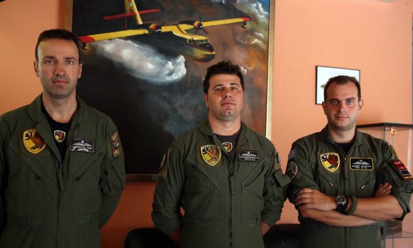 Πιλότοι Canadair: Τους αποκαλούν ήρωες, αυτοί λένε ότι απλώς κάνουν τη δουλειά τους (pics)