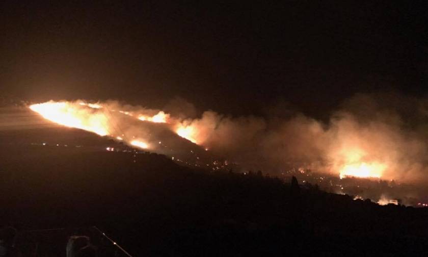 Φωτιά ΤΩΡΑ: Νύχτα-κόλαση στην Κεφαλονιά - Στις αυλές των σπιτιών η πυρκαγιά