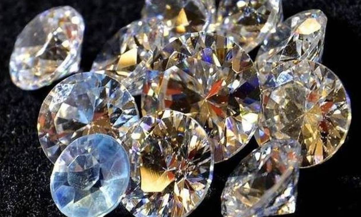 Ρόδος: Μετέφερε κρυμμένα στο εσώρουχό του… 578 διαμάντια!