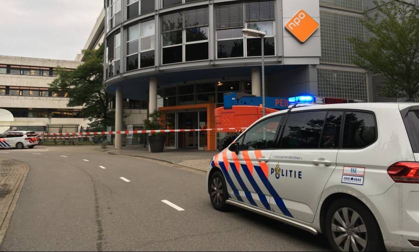 Συναγερμός στην Ολλανδία: Ένοπλος κρατά ομήρους σε ραδιοφωνικό σταθμό (Pics)