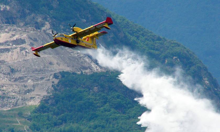 Canadair pilots tell people call them heroes - but they’re just doing their jobs