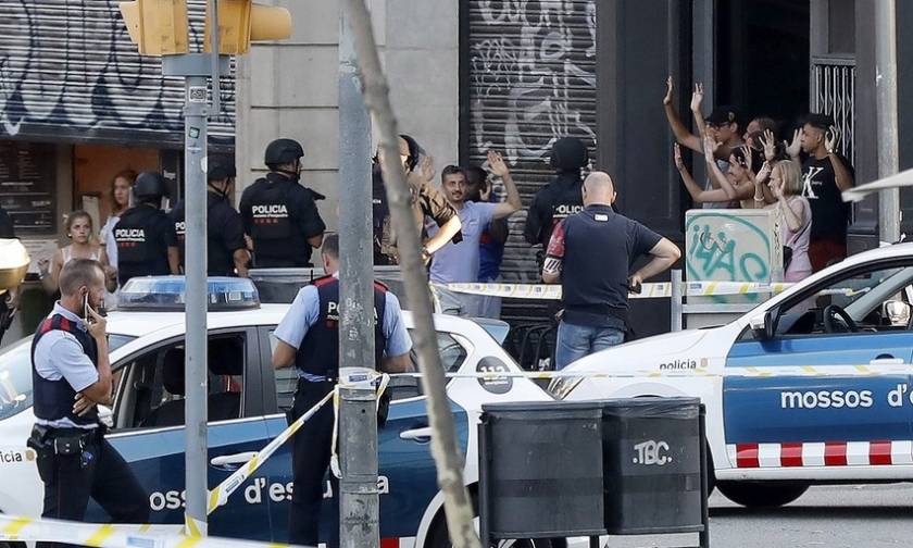 Τρομοκρατική επίθεση Βαρκελώνη: Νεκρός ένας από τους δράστες