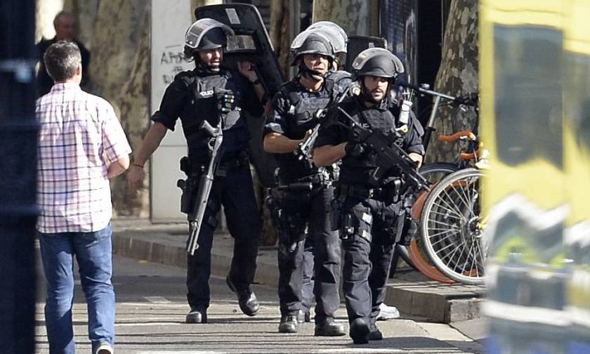 Τρομοκρατική επίθεση Βαρκελώνη: Ανθρωποκυνηγητό της αστυνομίας για να προλάβει νέο χτύπημα
