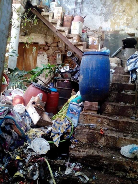 Σοκ στη Χίο: Ηλικιωμένη ζούσε σε τρώγλη ανάμεσα σε σκουπίδια, περιττώματα και τρωκτικά! (pics)
